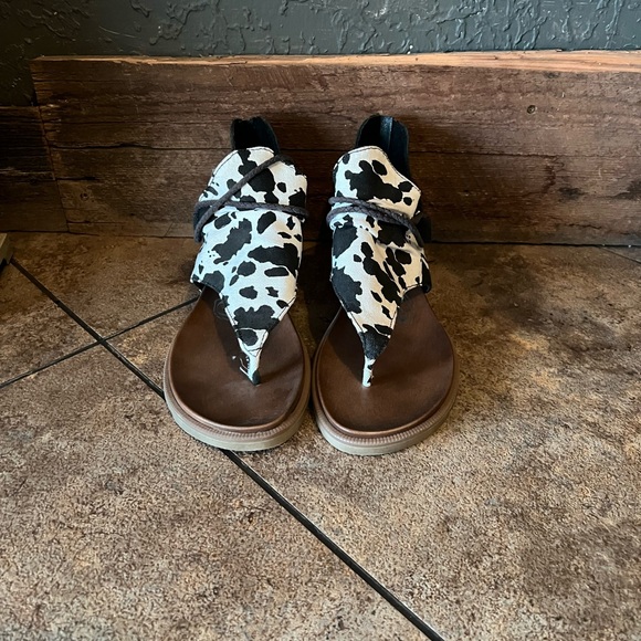 Sandles - Picture 1 of 2